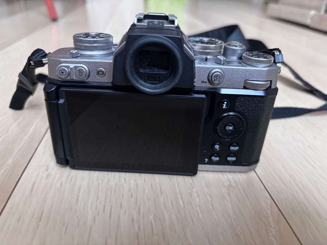 【アノ】 nikon zfc ミラーレス一眼 40mmレンズ付き