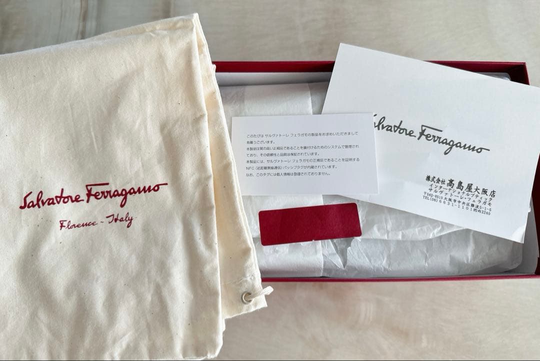 フェラガモ　ミンク ヴァラリボン フラットシューズ　サイズ5 黒　ブラウス