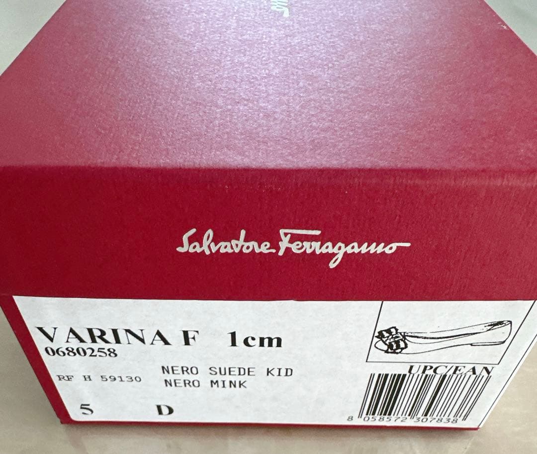 フェラガモ　ミンク ヴァラリボン フラットシューズ　サイズ5 黒　ブラウス