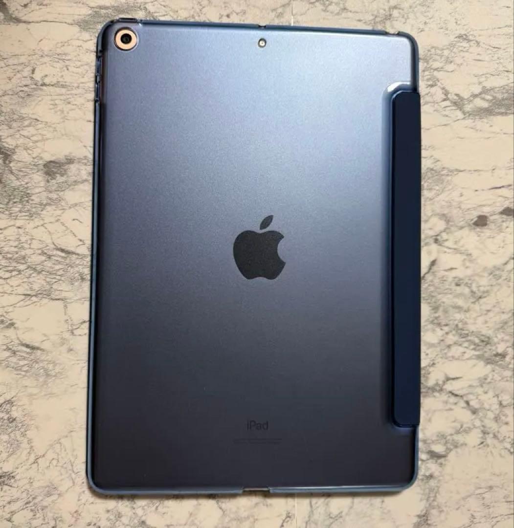 Apple iPad 第8世代 32GB 本体 ゴールド　おまけカバー付き