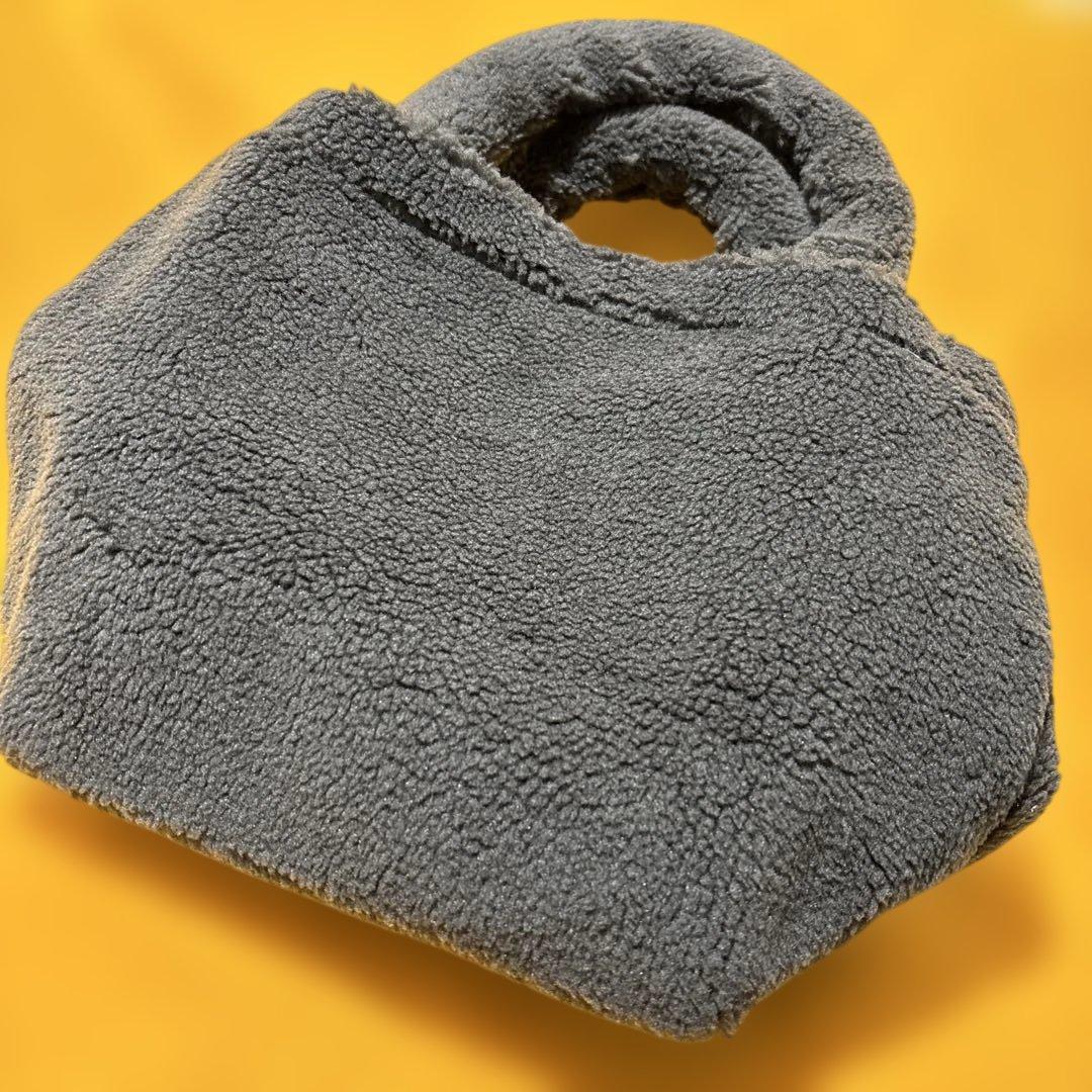 PRADA グレー フリース ハンドバッグノベルティ