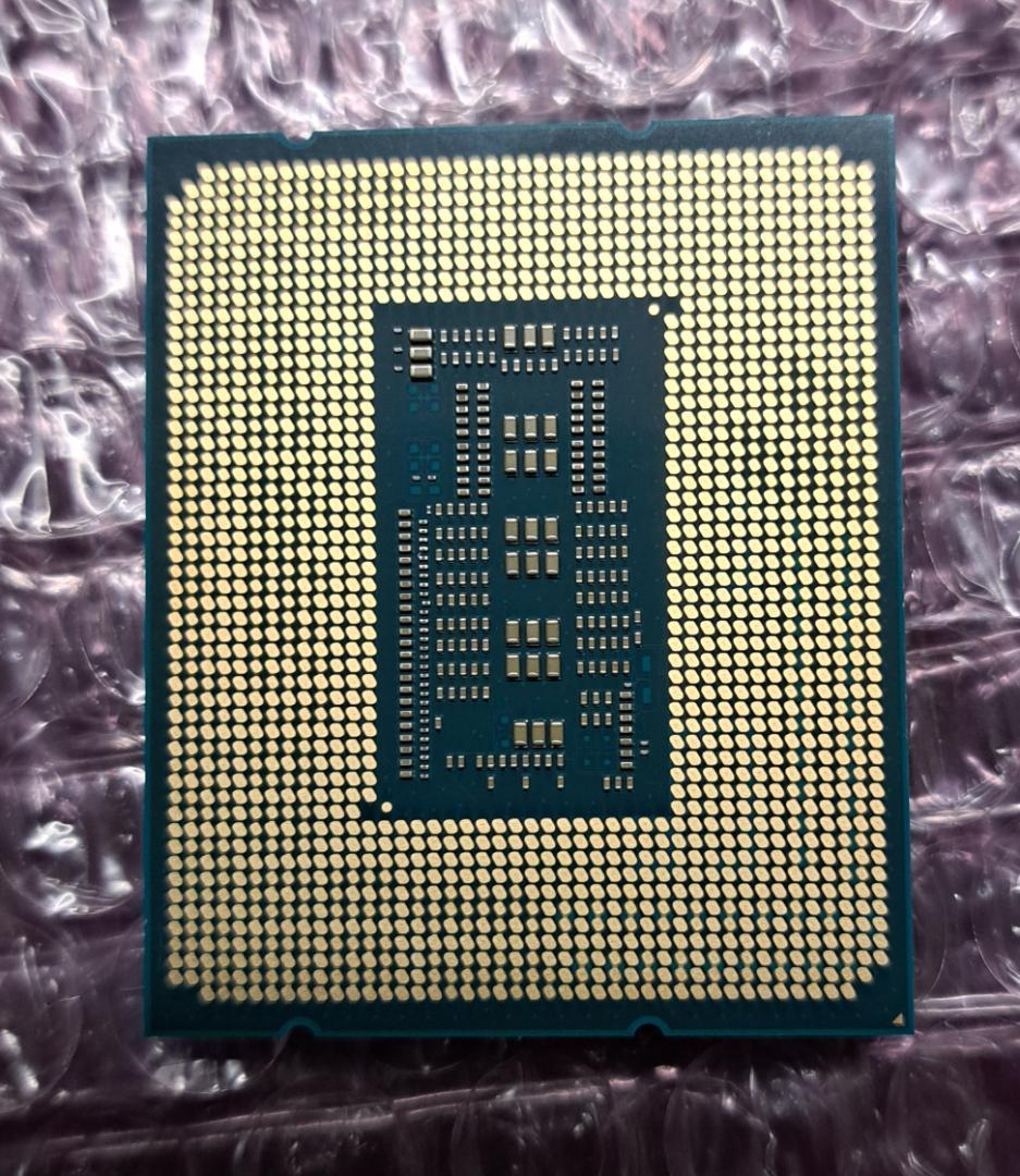 CPU Intel Core i7-13700F CPU