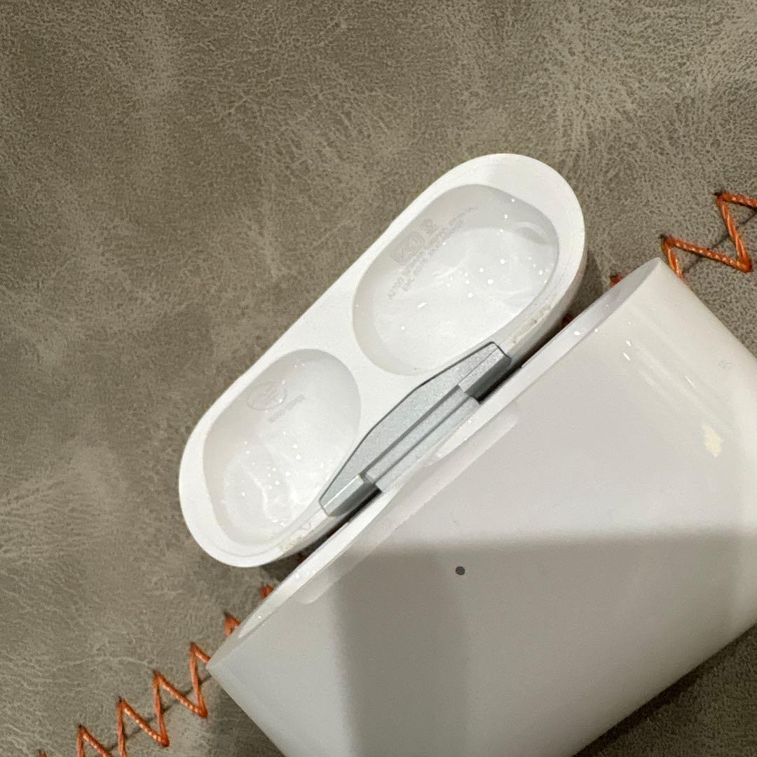 AirPods Pro 第二世代　ワイヤレスイヤホン　ライトニング