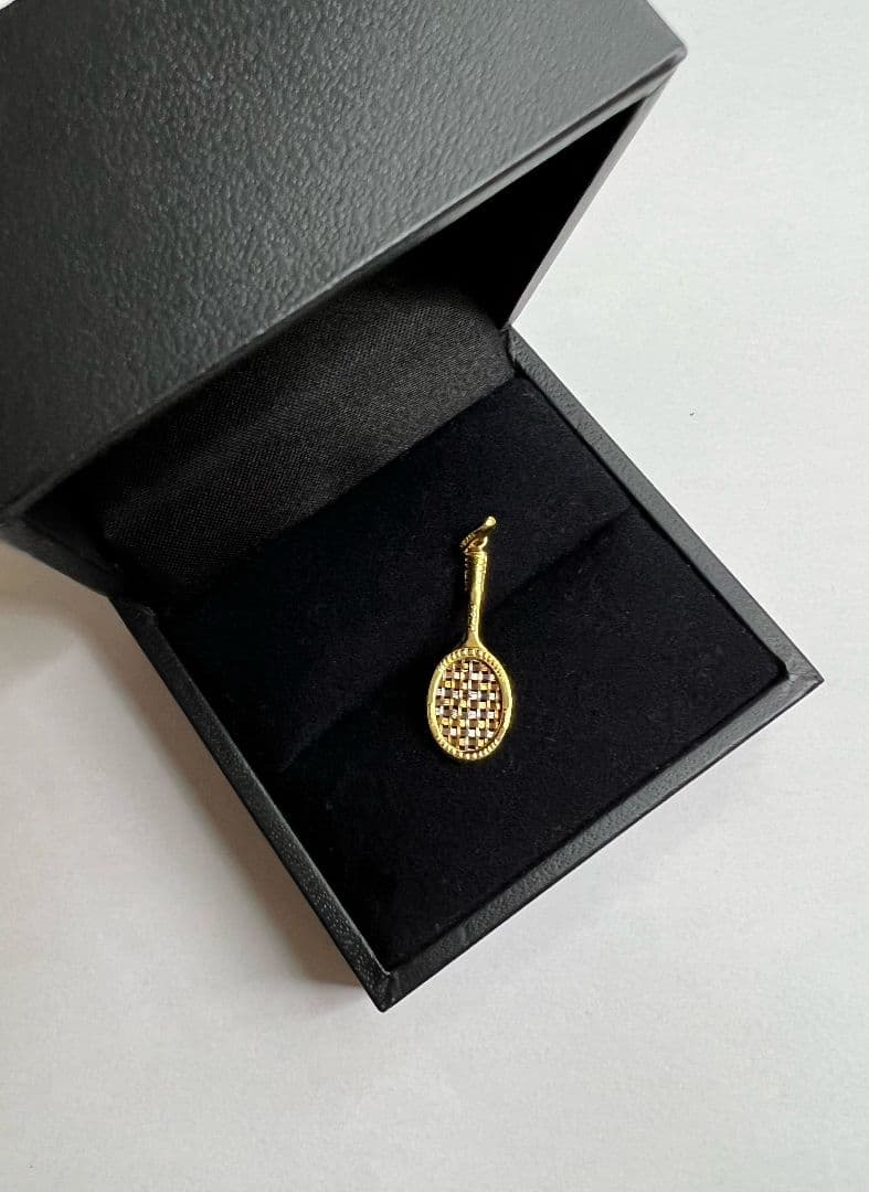 限定価額　K18　テニスラケットモチーフ ペンダントトップ
