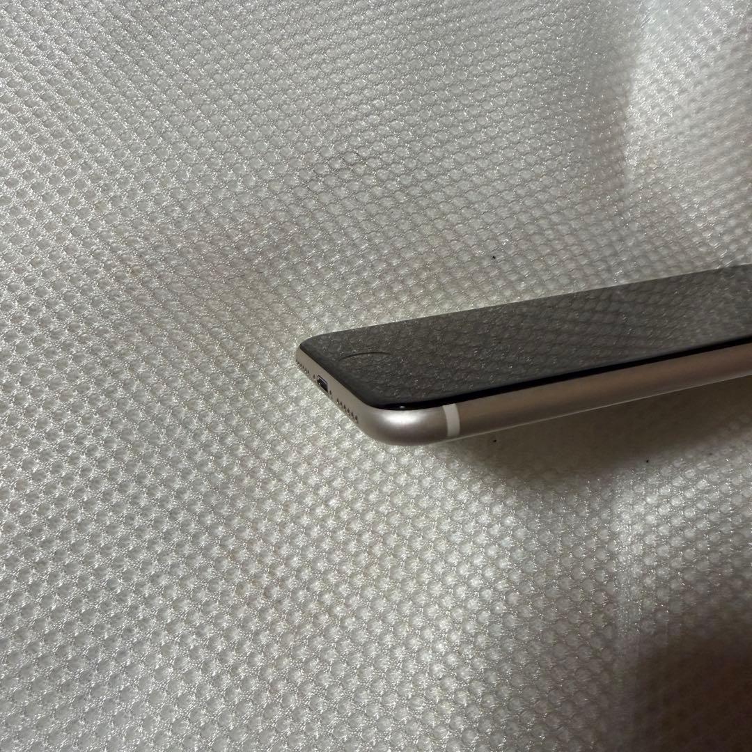 ⭐︎SIMフリー iPhoneSE 第3世代 64GB バッテリー100%