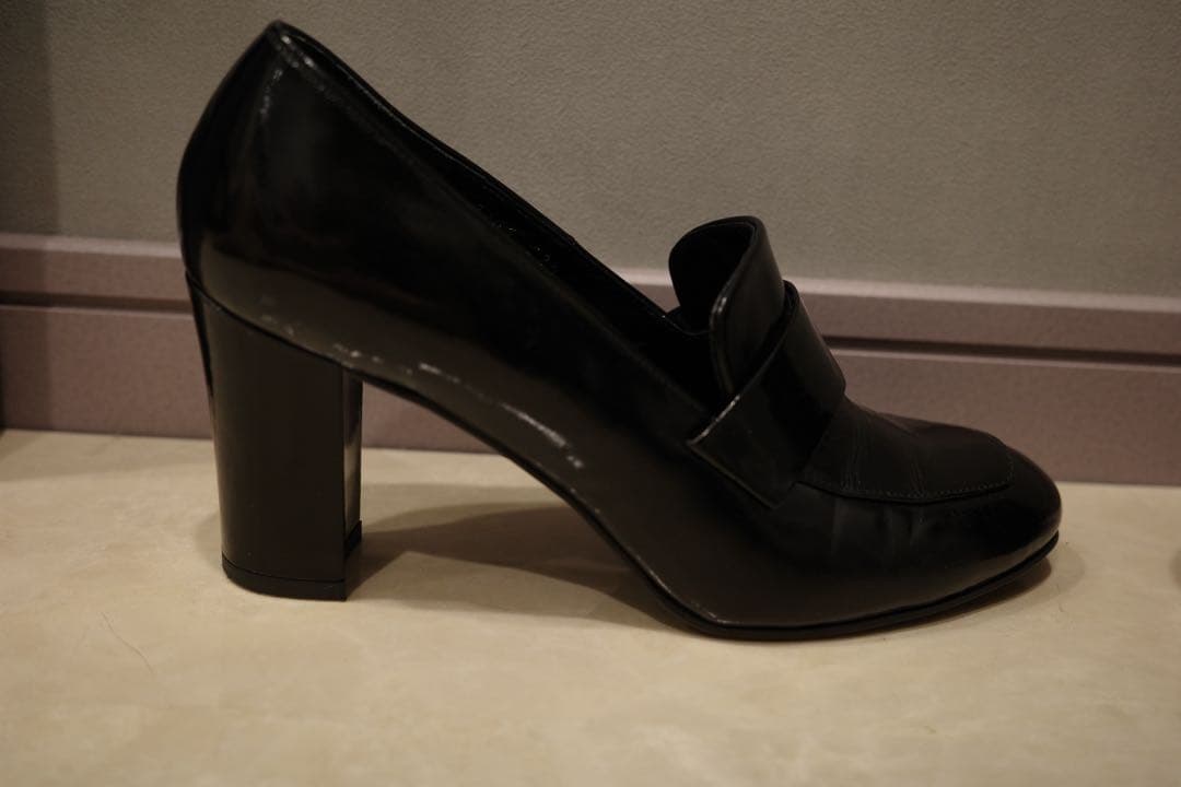 本革 エナメル ローファー ヒール 黒 ブラック 歩きやすい 万能 美品