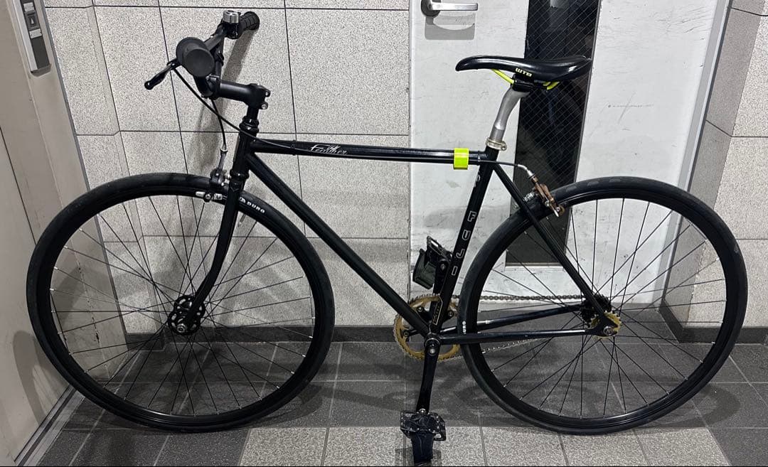 ピストバイク用　ホイール　タイヤ・コグ・ロックナット付き