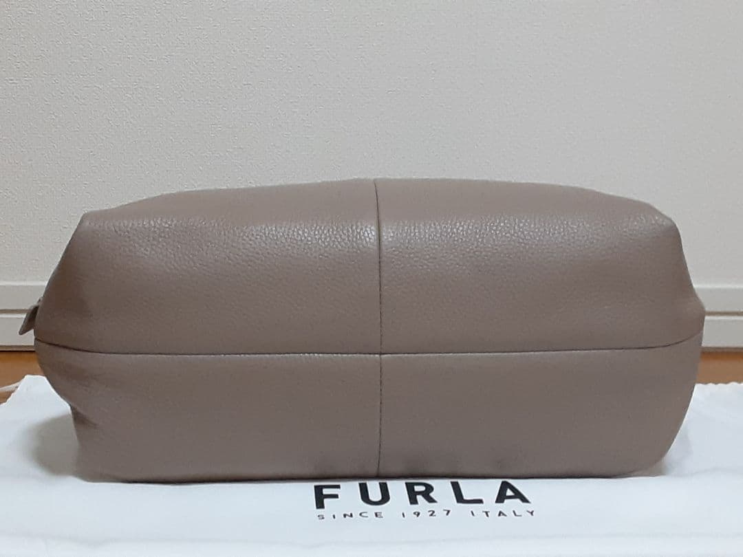 まーみんです。FURLA プラネータ　ミディアム　トープ