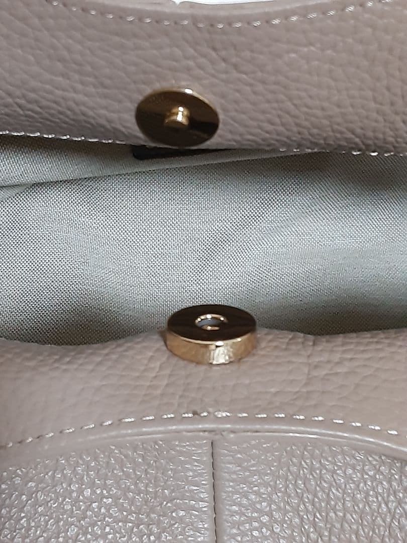 まーみんです。FURLA プラネータ　ミディアム　トープ