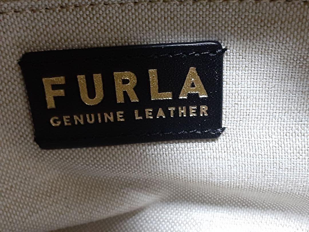 まーみんです。FURLA プラネータ　ミディアム　トープ