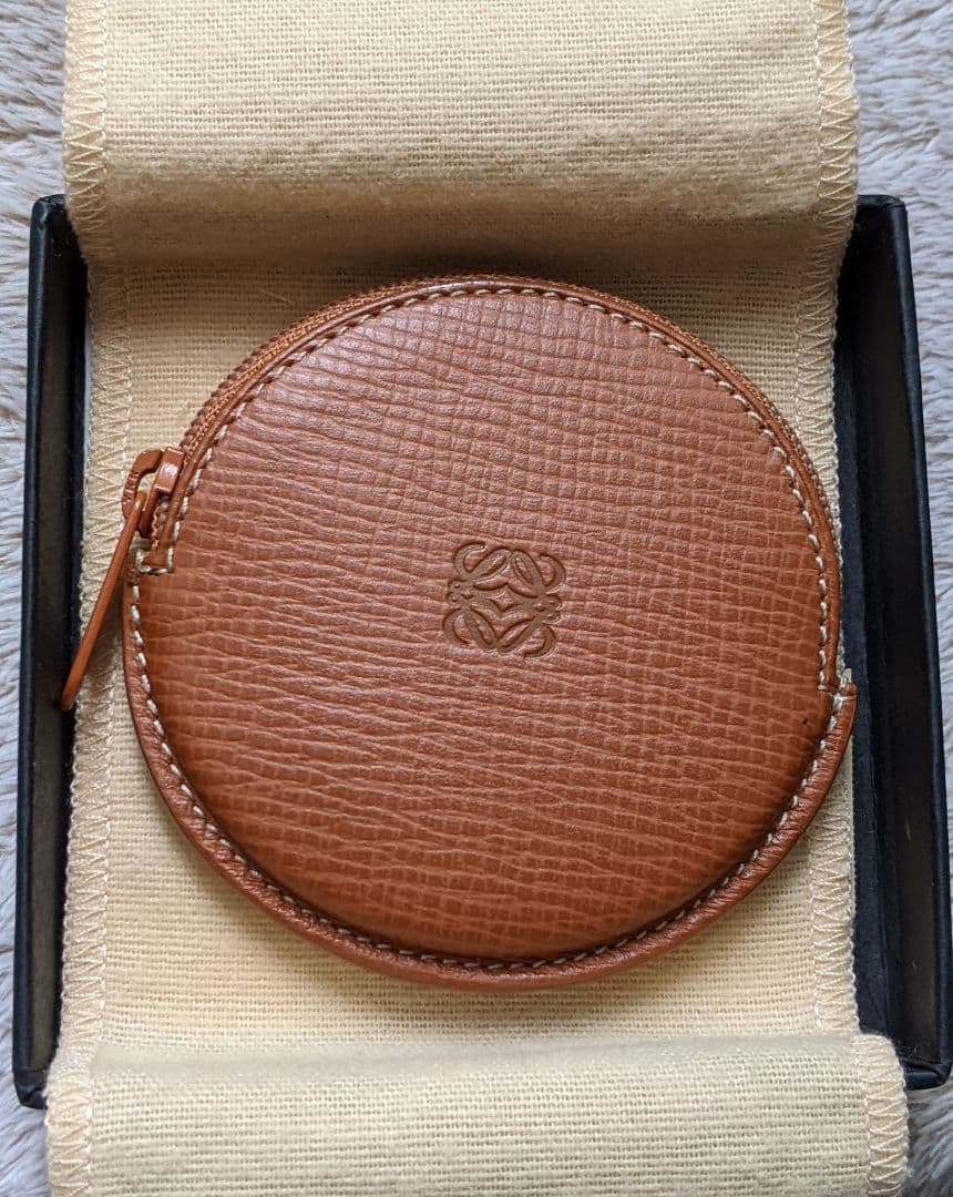 ロエベ アナグラム ラウンドケース