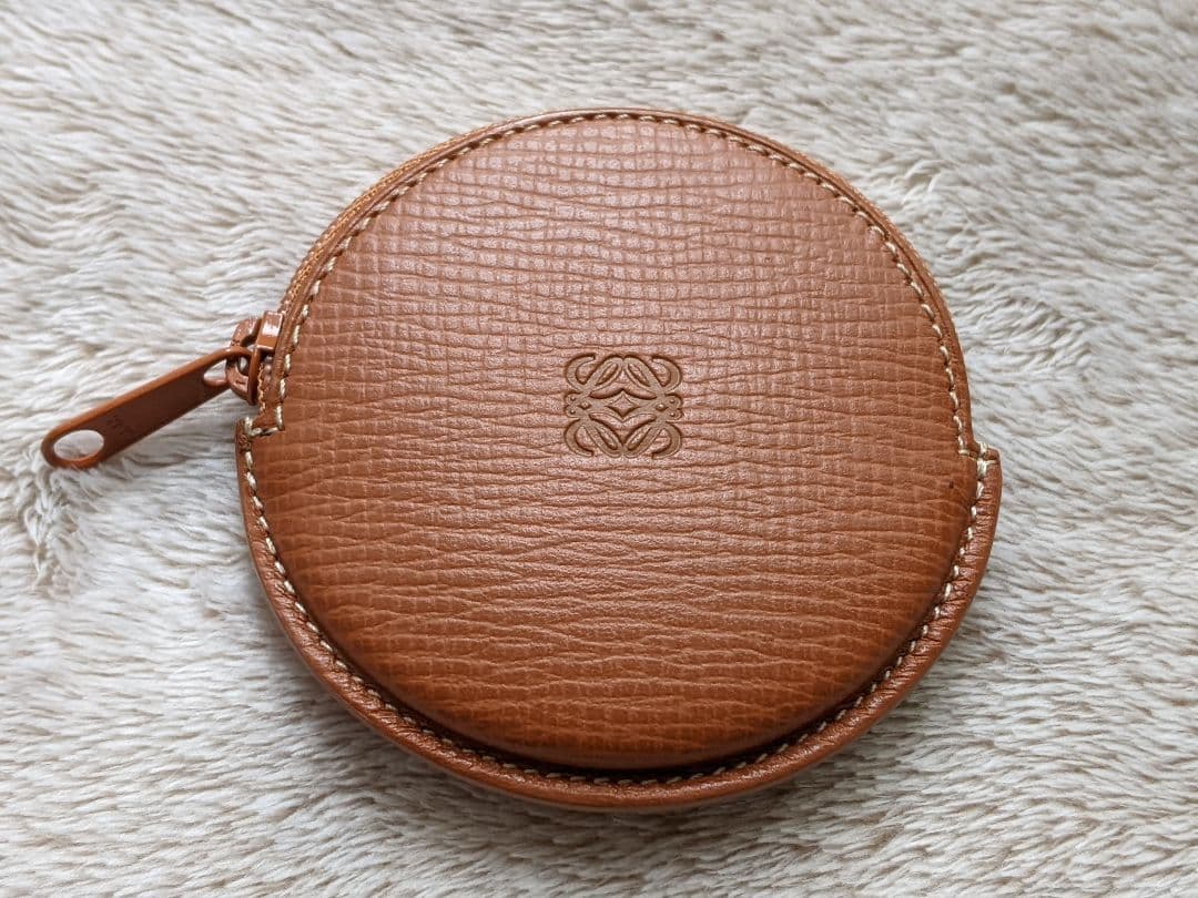 ロエベ アナグラム ラウンドケース