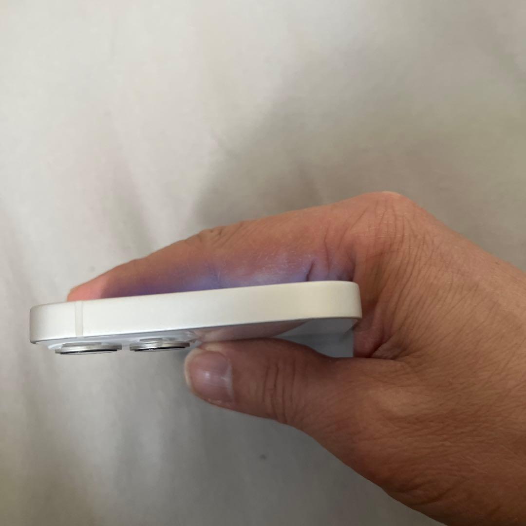 Apple iPhone 13スターライト本体　256GB