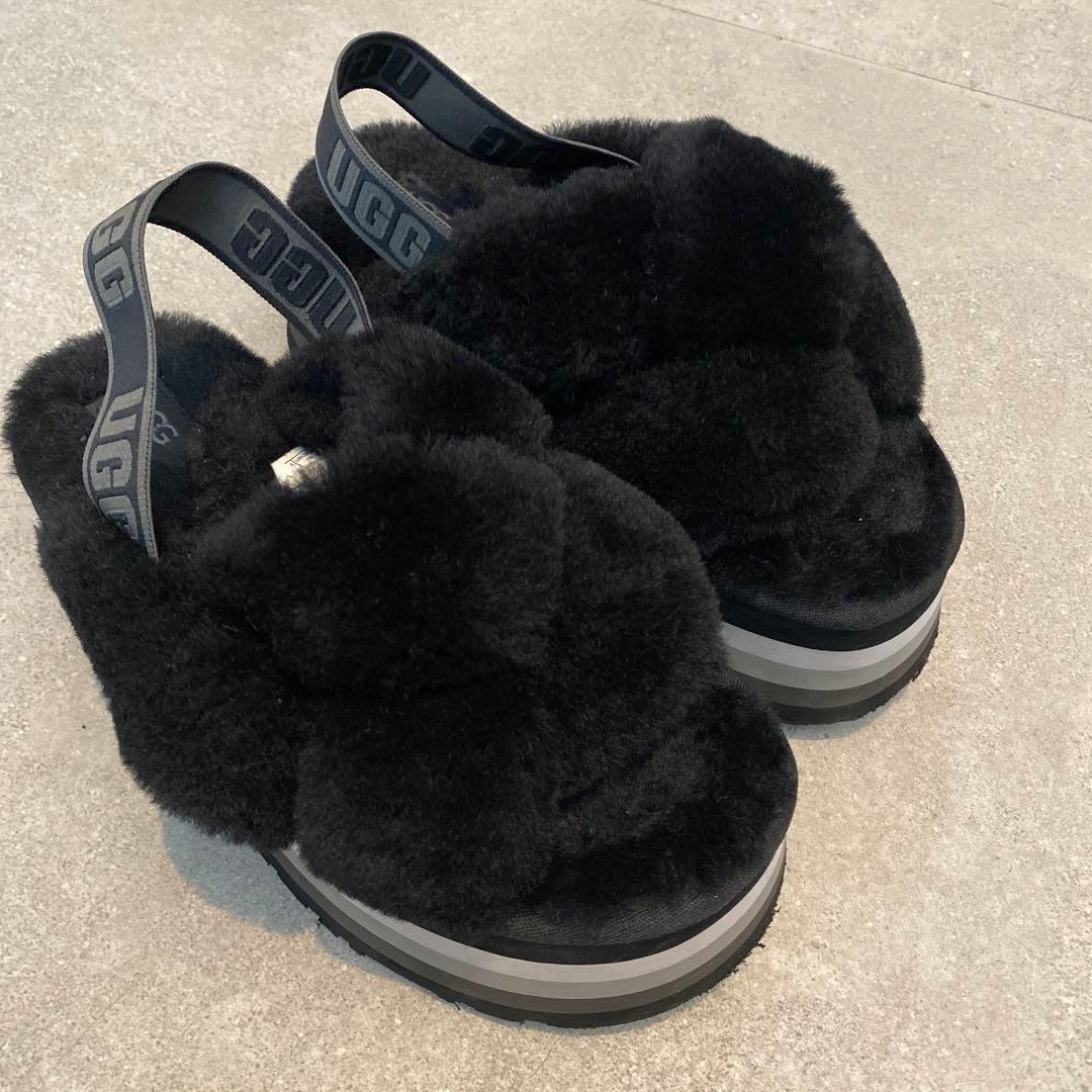 UGG ブラックファーサンダル 厚底