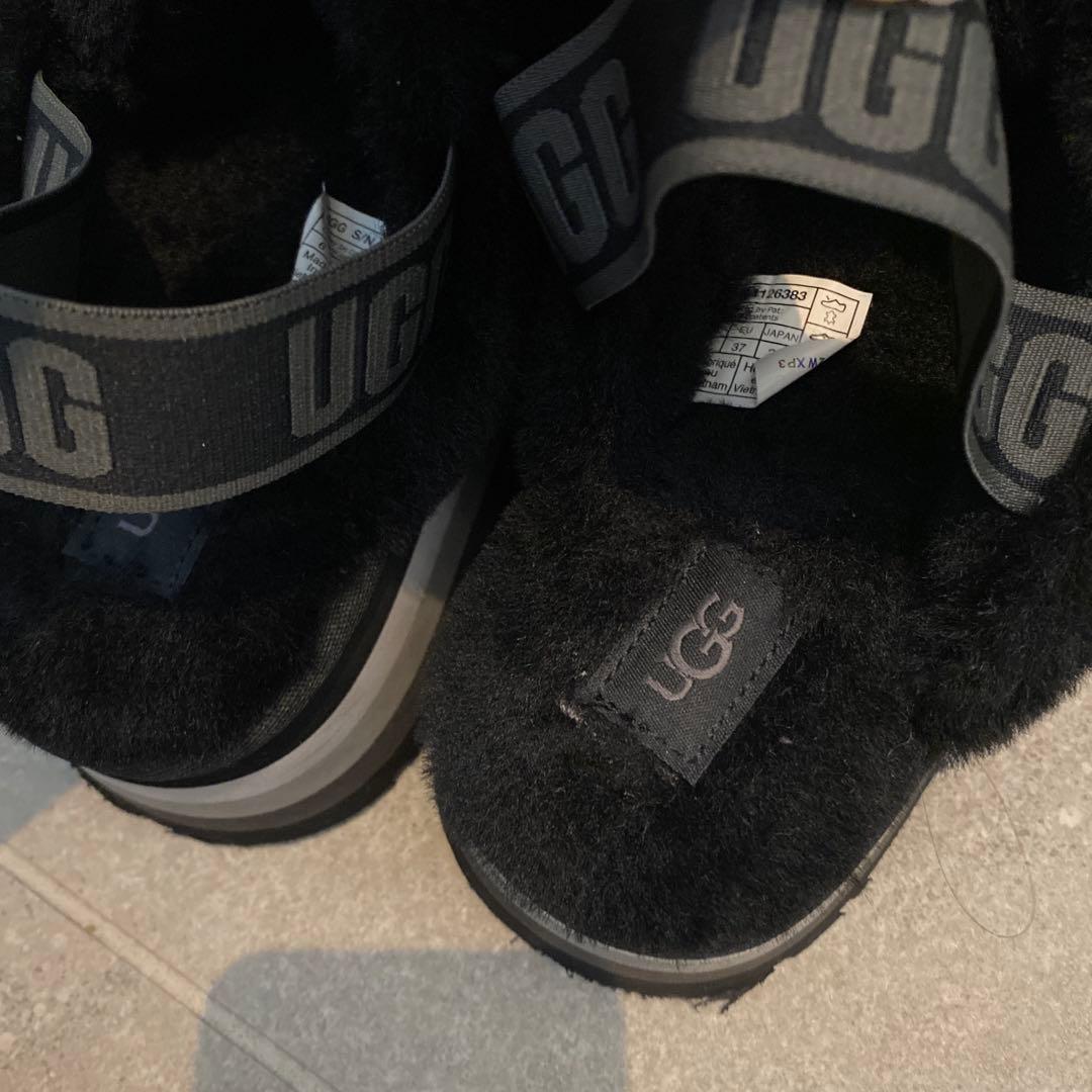 UGG ブラックファーサンダル 厚底