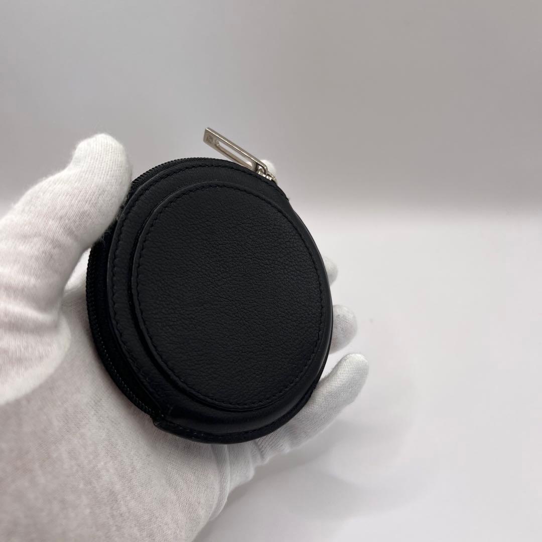 LOEWE ケース　アナグラム　ブラック　型押し　エンボス　丸型　ロゴ