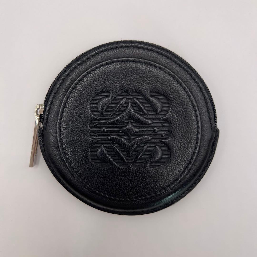 LOEWE ケース　アナグラム　ブラック　型押し　エンボス　丸型　ロゴ