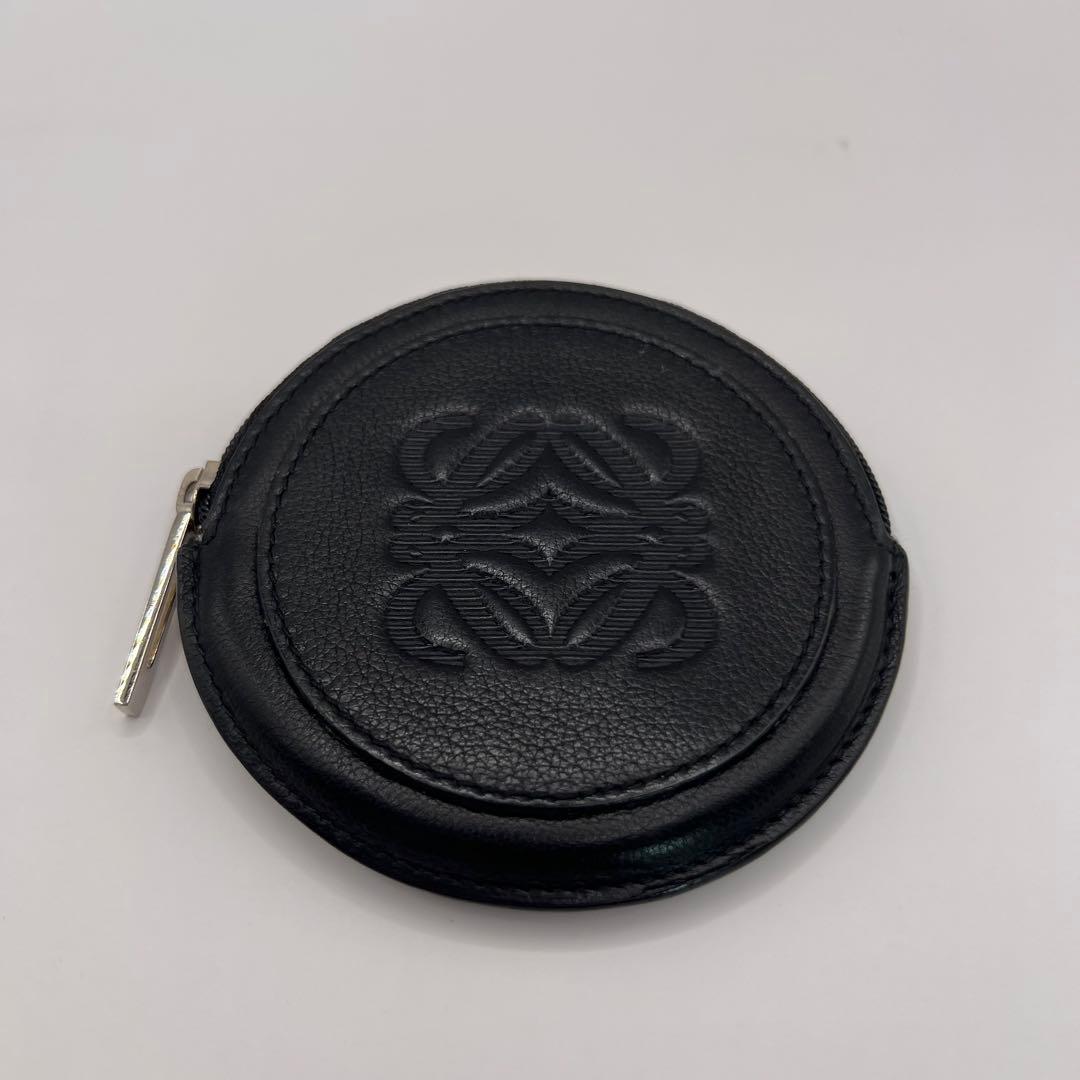 LOEWE ケース　アナグラム　ブラック　型押し　エンボス　丸型　ロゴ