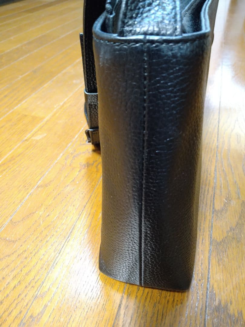 ☆予約中☆美品☆HushTug レザーショルダーバッグ ブラック 本革 5L