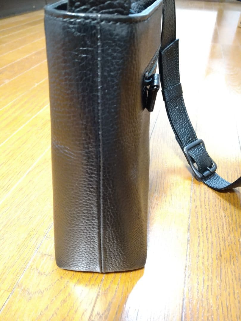 ☆予約中☆美品☆HushTug レザーショルダーバッグ ブラック 本革 5L