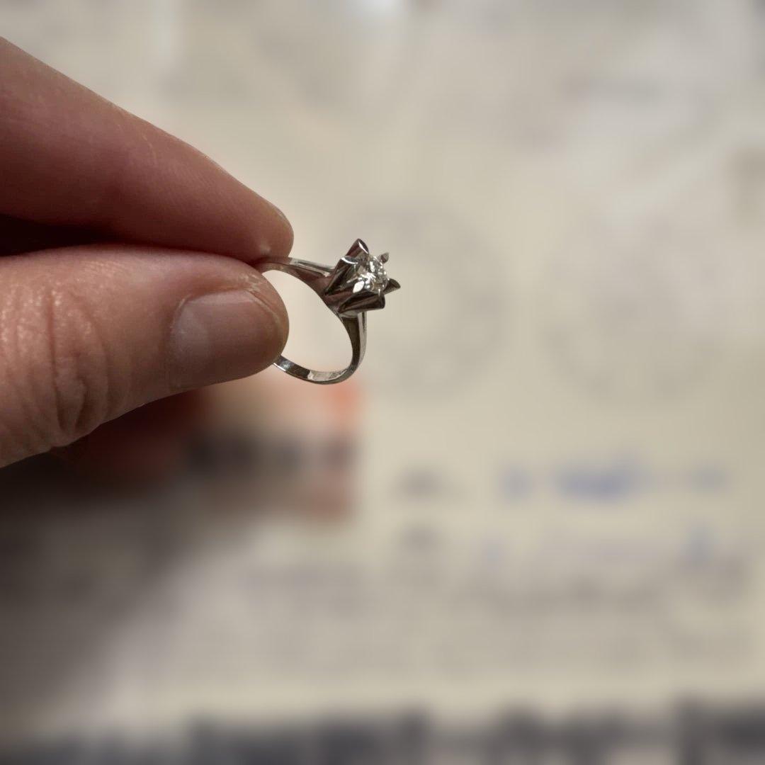 ダイヤモンドデザインリング 鑑定書付き13.5号〜14号