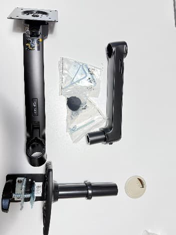 未使用Amazonベーシック デスクマウントシングル-ディスプレイ32インチまで