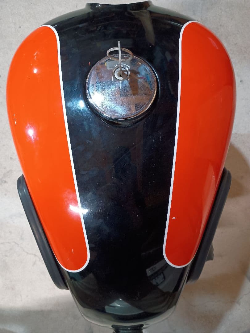 カワサキ　W650 タンク　W1カラー　キャブ車