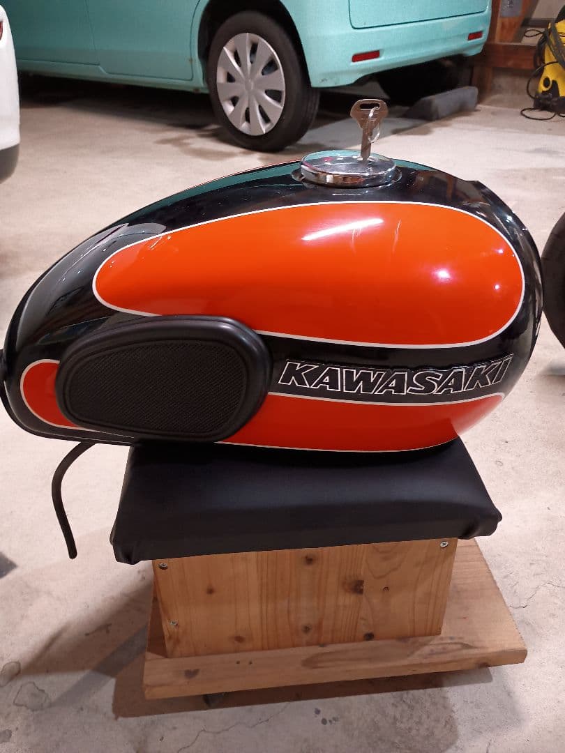 カワサキ　W650 タンク　W1カラー　キャブ車
