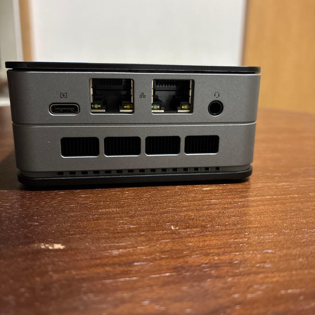 GMKtec ミニPC 本体と付属品