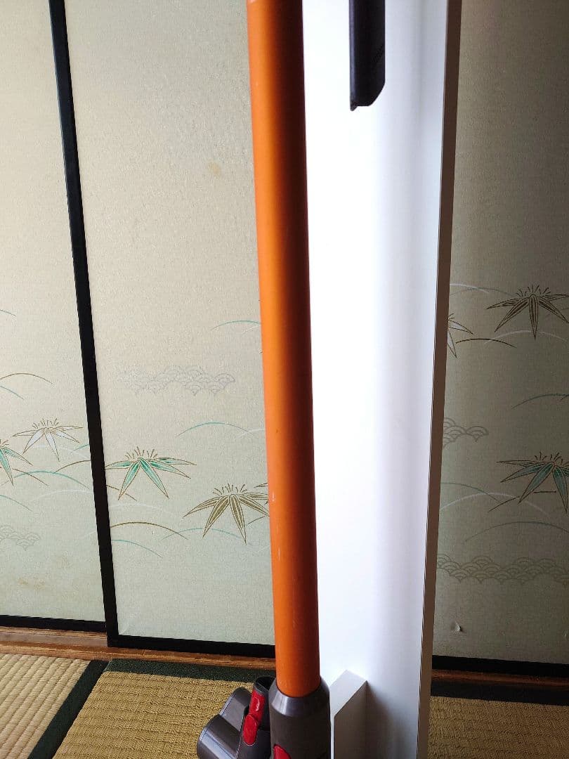 ダイソン　V8fluffy　クリーナースタンド付き