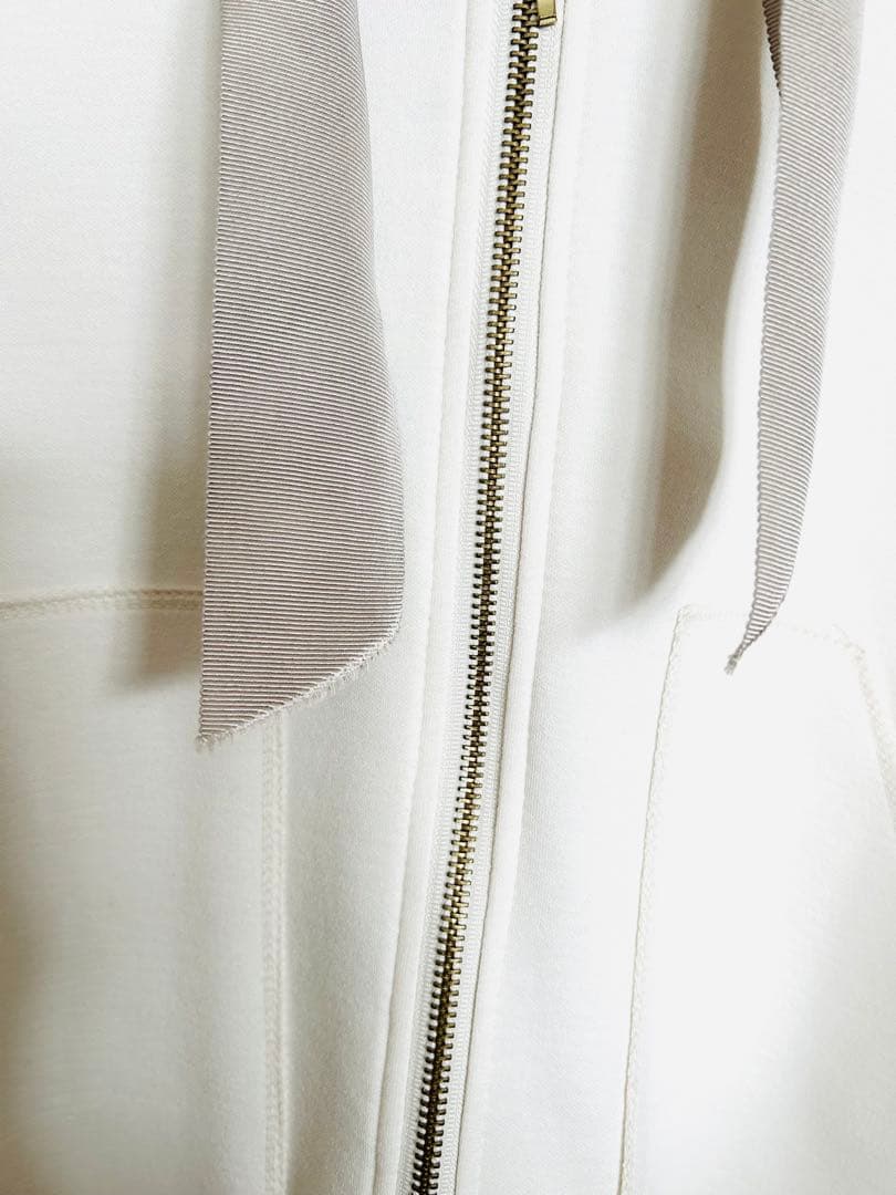 【Eimee Law】フリルデザインボンディングパーカー　白