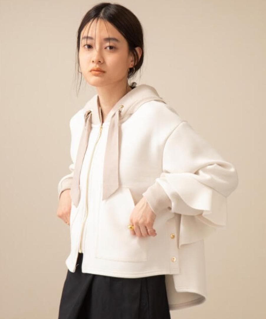 【Eimee Law】フリルデザインボンディングパーカー　白
