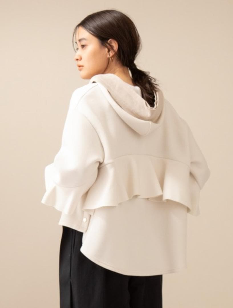 【Eimee Law】フリルデザインボンディングパーカー　白