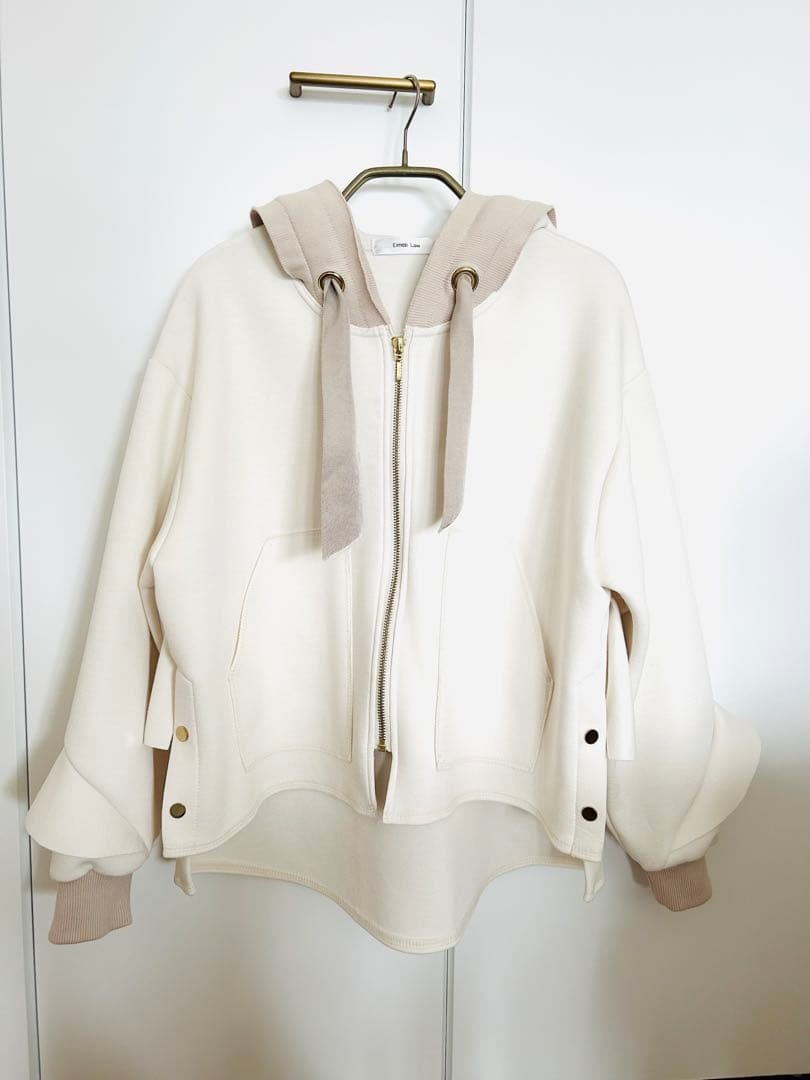【Eimee Law】フリルデザインボンディングパーカー　白