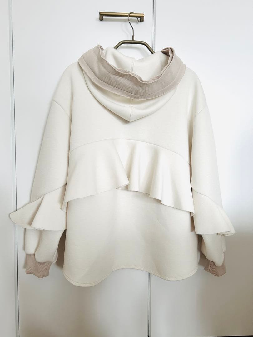 【Eimee Law】フリルデザインボンディングパーカー　白