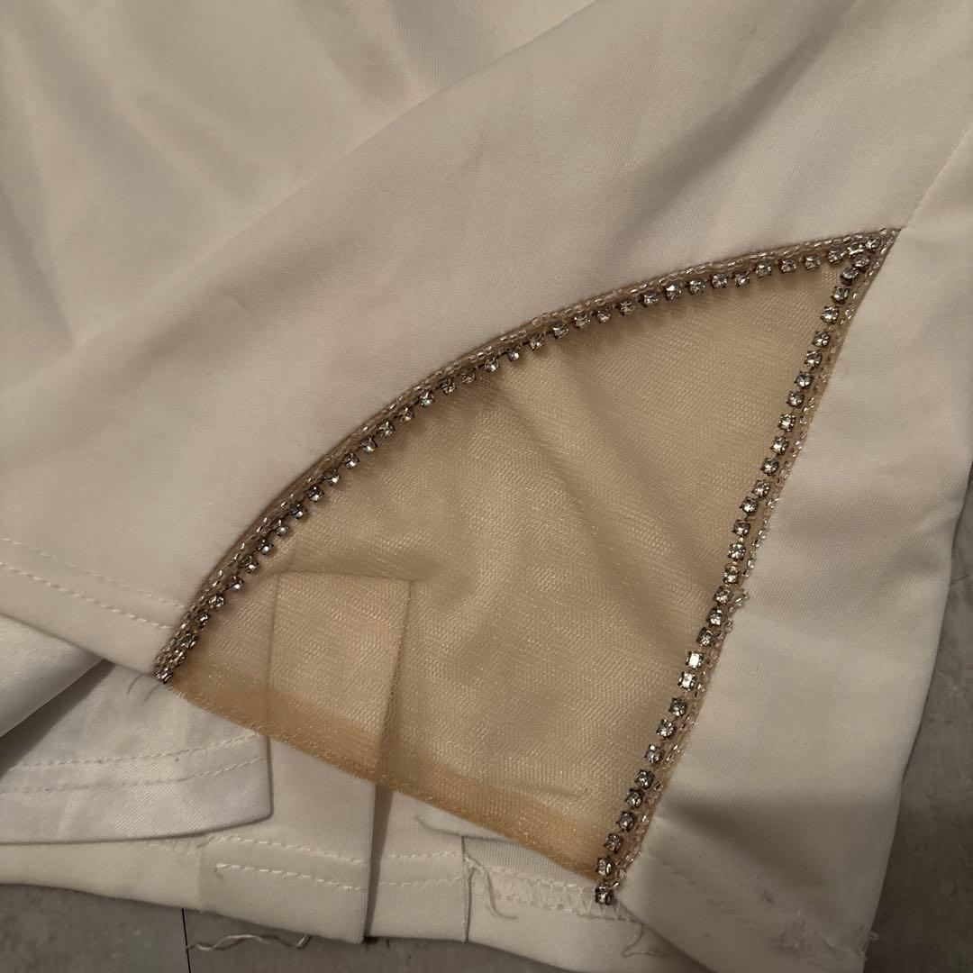 ビーズ装飾ホワイトタイトドレス