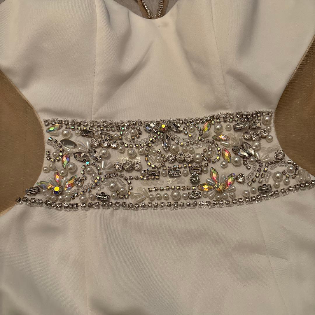 ビーズ装飾ホワイトタイトドレス