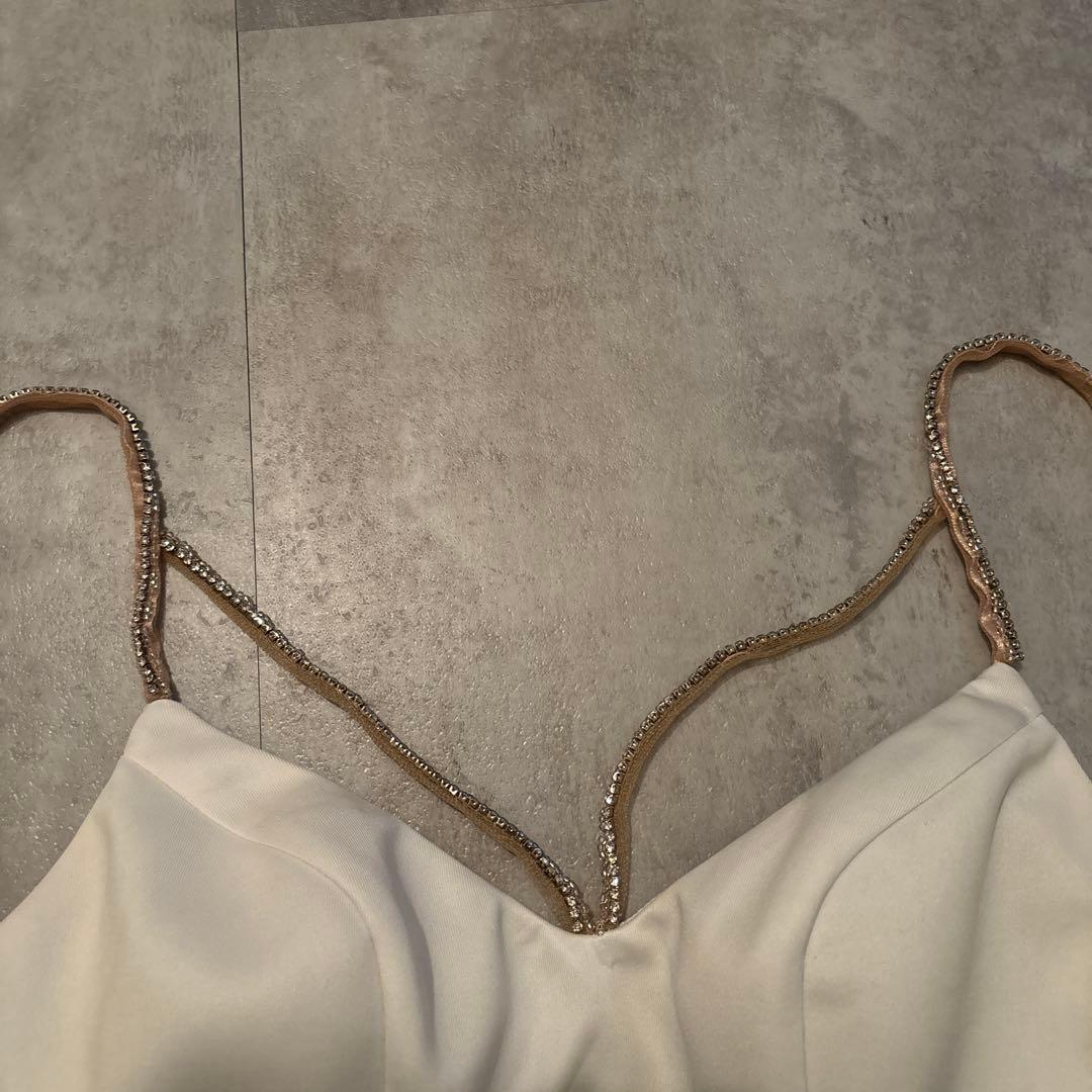 ビーズ装飾ホワイトタイトドレス