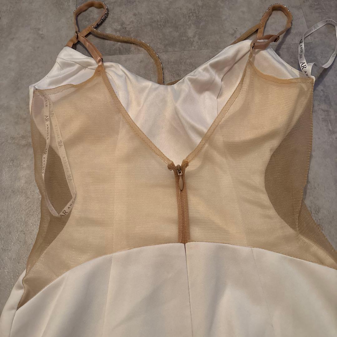 ビーズ装飾ホワイトタイトドレス