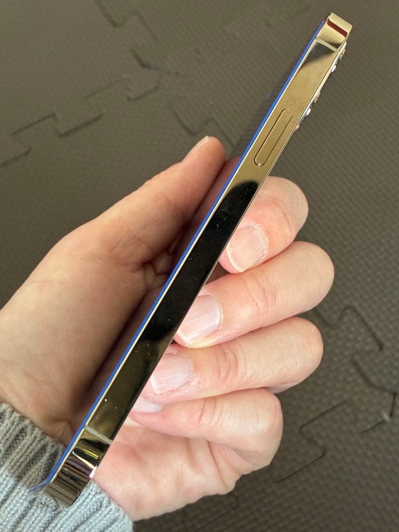 美品！ iPhone 12Pro ゴールド本体