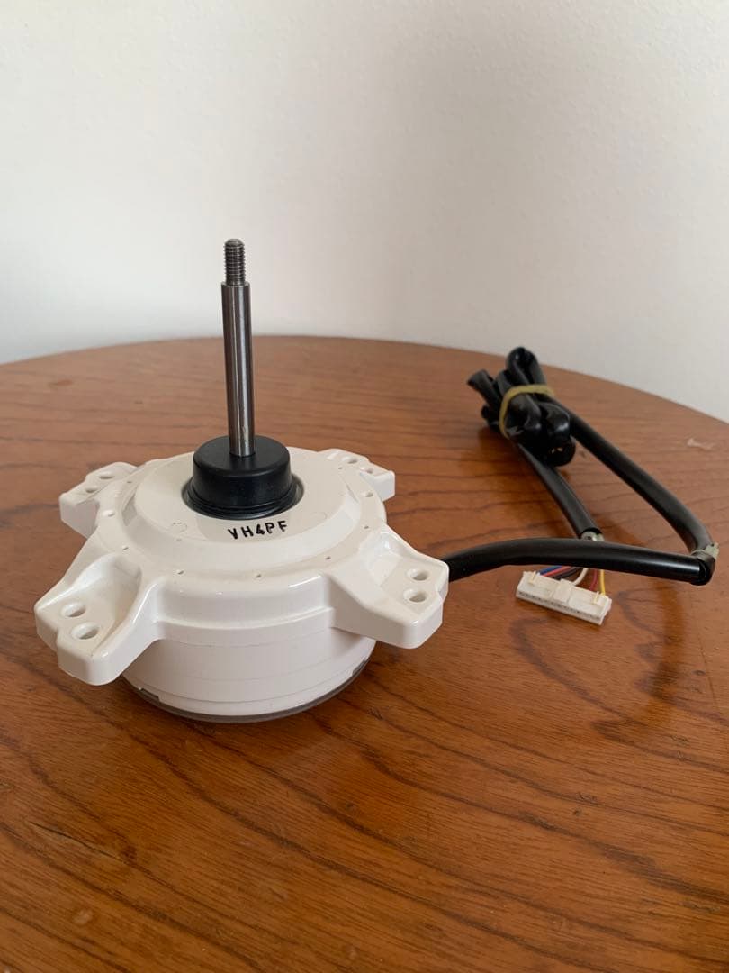 ダイキン 純正 エアコン 室外機用ファンモータD70C-28 ARS9401DA