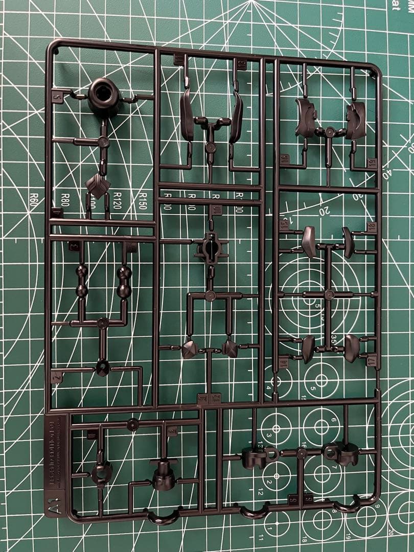 仮面ライダークウガ　アルティメットフォームプラモデル可動フィギュア発光LED付属