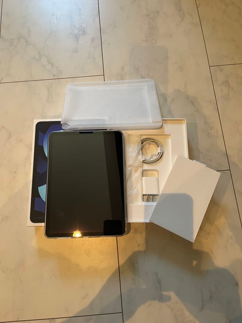 【美品】Apple iPad Air第5世代 64GB ブルー