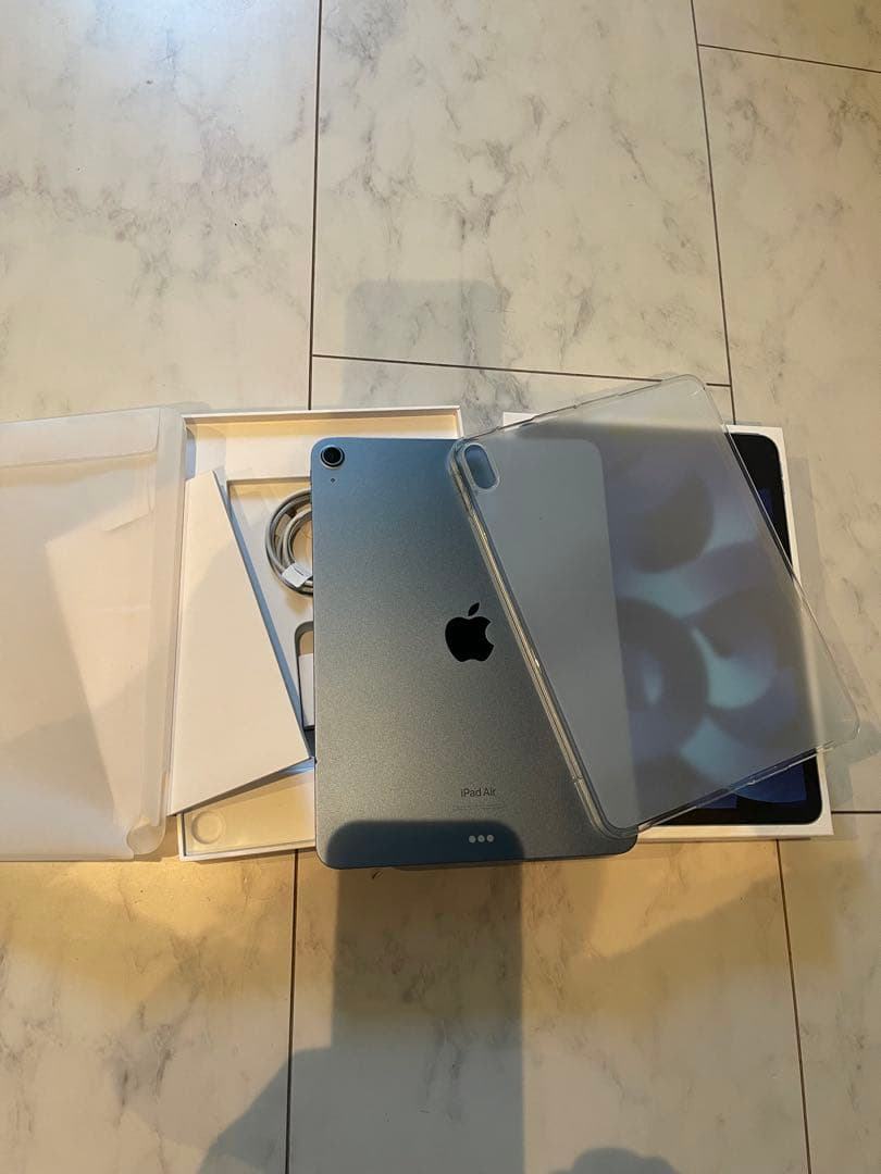 【美品】Apple iPad Air第5世代 64GB ブルー