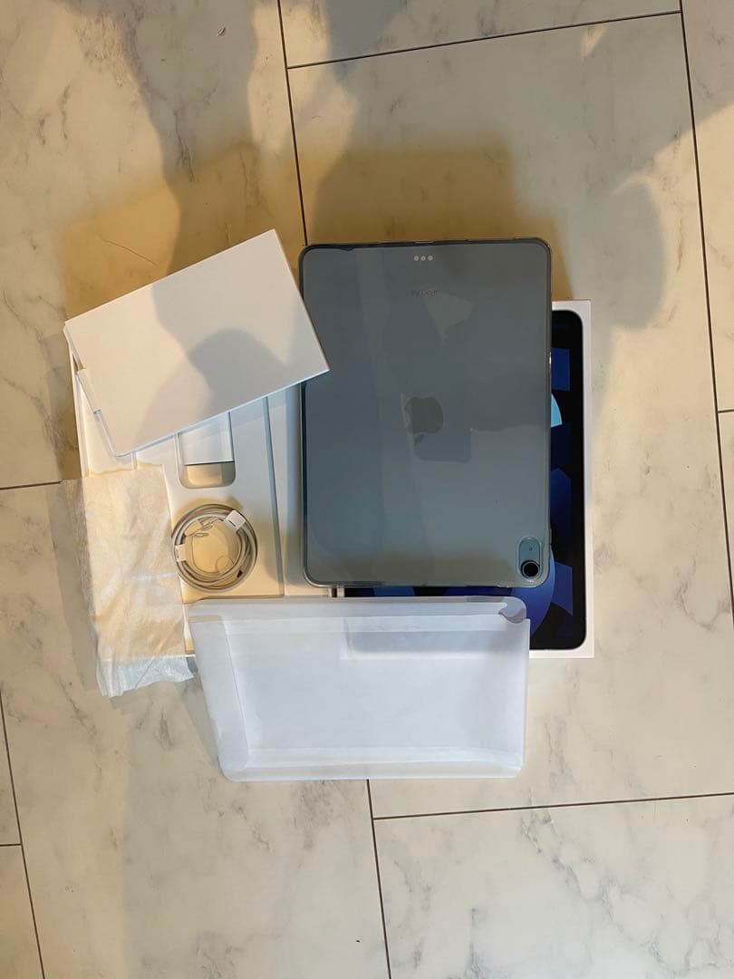 【美品】Apple iPad Air第5世代 64GB ブルー