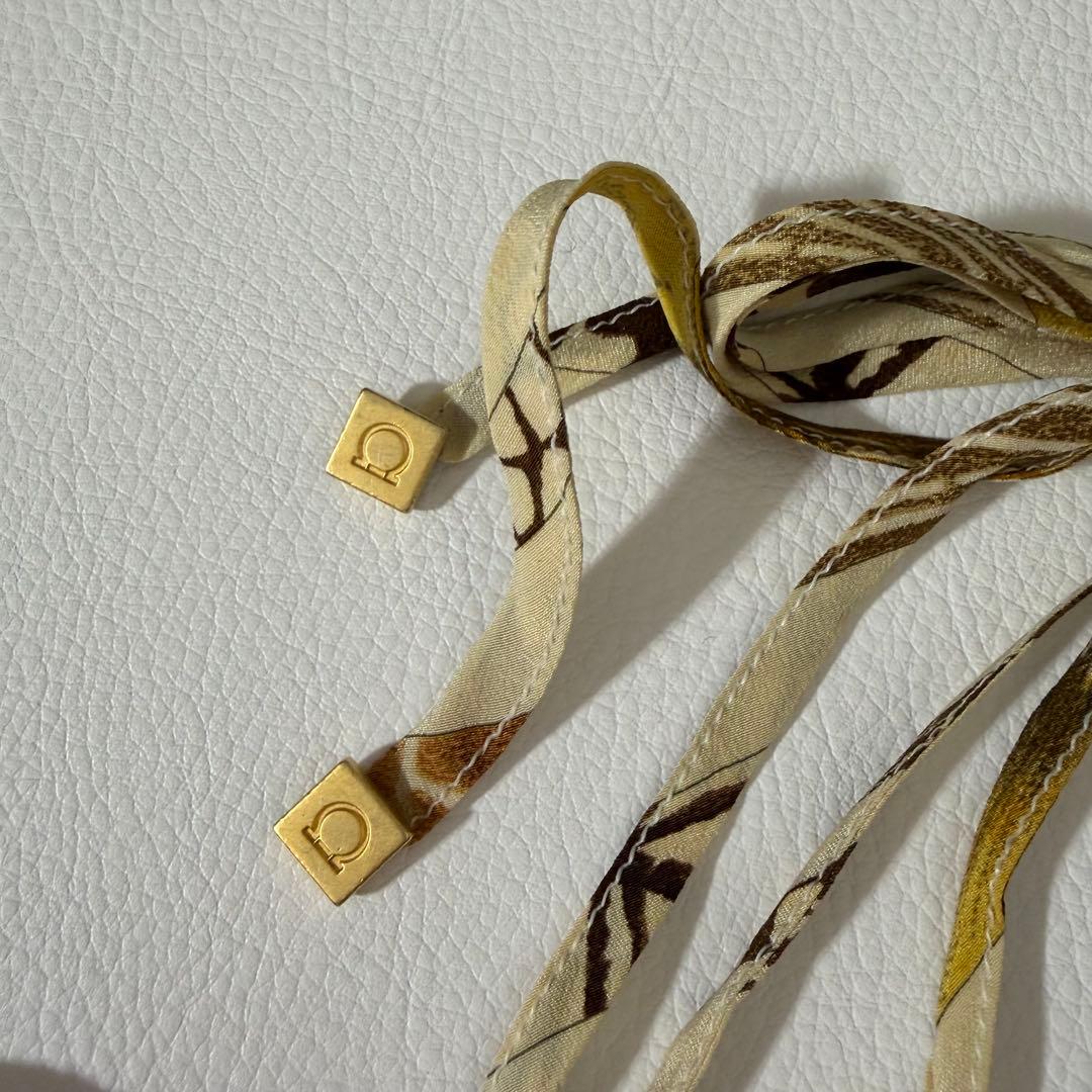 美品　サルヴァトーレフェラガモ　アンサンブル　ガンチーニ　スカーフリボン　M