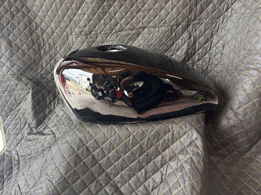 ゼファー400/x タンク　塗装後未使用❗️リプロじゃない純正タンク