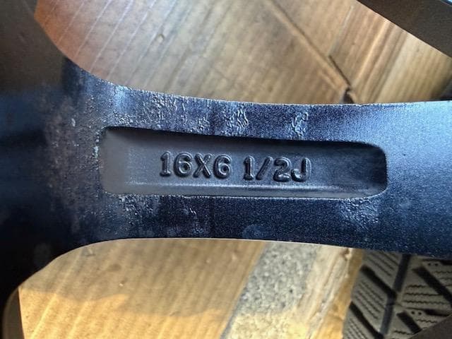 デリカ アウトランダー スタッドレスセット 215/70R16 2018年製