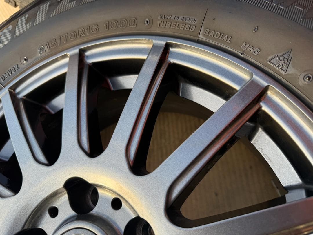 デリカ アウトランダー スタッドレスセット 215/70R16 2018年製