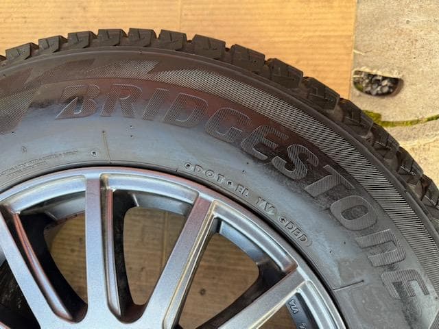 デリカ アウトランダー スタッドレスセット 215/70R16 2018年製